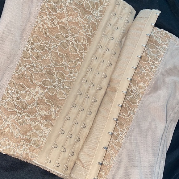 Pretty Nude corset. Size Medium. good condition. never worn. - Picture 3 of 4
